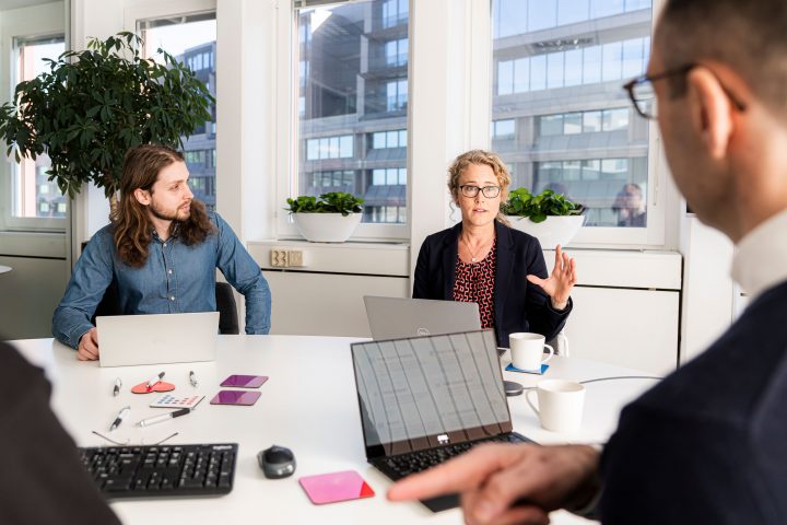 grupp som jobbar med verksamhetssystem